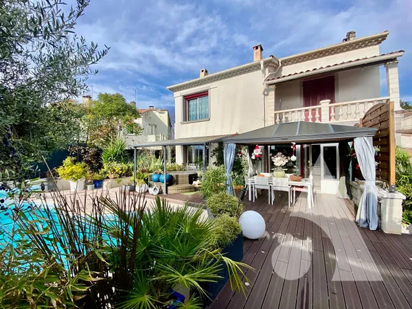Maison Draguignan 6 pièce(s) 222 m2 avec piscine et jacuzzi 