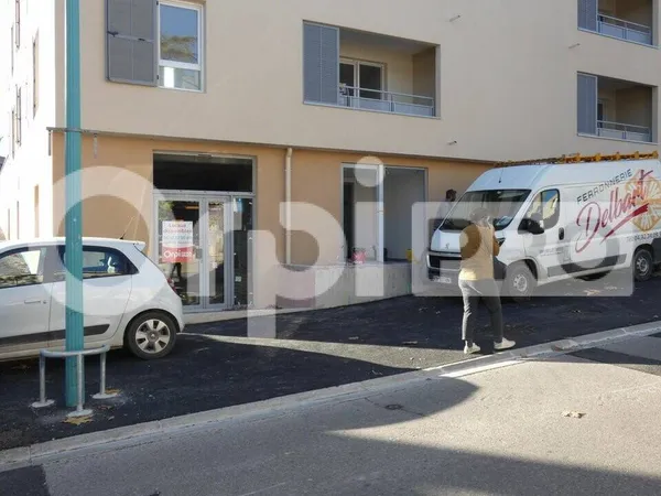 Local professionnel 106 m² 