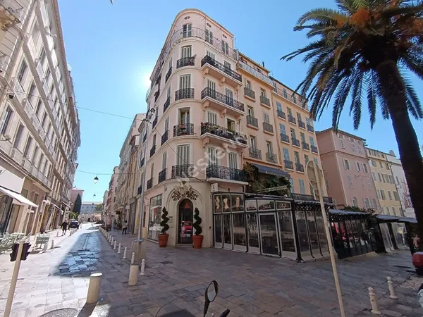 Toulon Place de l'Opéra. Immeuble complet de 16 lots en R+6 d...