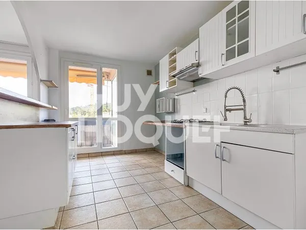 Miribel - Rare sur le secteur : T3/T4 de 78 m² au 3ème étage avec ascenseur, dans résidence 