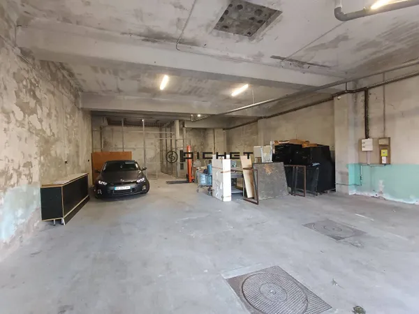 Parking 200 m² 