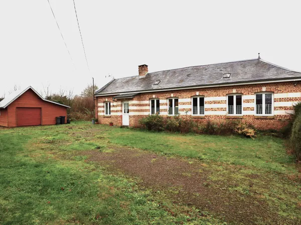 Longère de plain-pied rénovée de 125m², 3 chambres avec jardin 