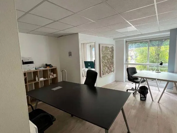 Boutique 2 pièces 328 m² 