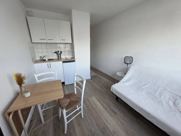 Studio 1 pièce 17 m² 