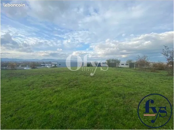 Terrain 5 604 m² Montceaux 