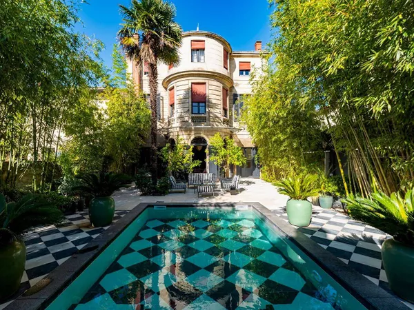 Maison de plain-pied 10 pièces 350 m² 