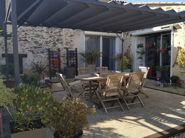 THORIGNY (85480) AU CALME ABSOLU AVEC VUE CAMPAGNE ADORABLE MAISON EN PIERRES RENOVEE GRAND CONFORT 