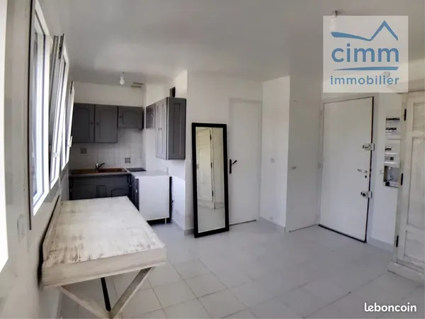 Studio 1 pièce 20 m² 