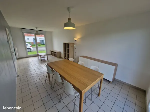 Maison meublée 2 chambres avec garage et jardin 