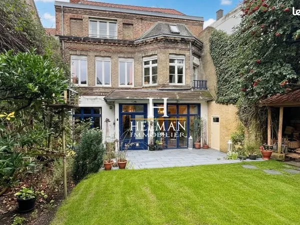 Maison 7 pièces 258 m² 