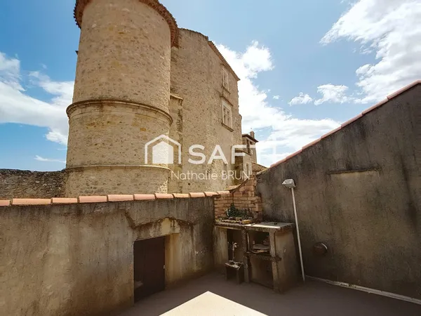 Maison de 230 m² avec cour terrasse et dépendance 