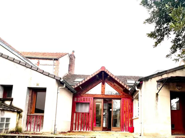 Belle maison familiale avec grand terrain et sous-sol total - Sens (1h de Paris) 