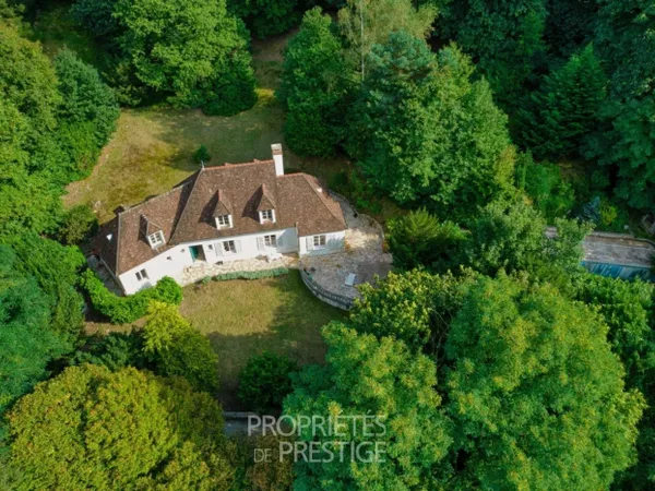 Propriété d'un hectare en lisière de forêt 