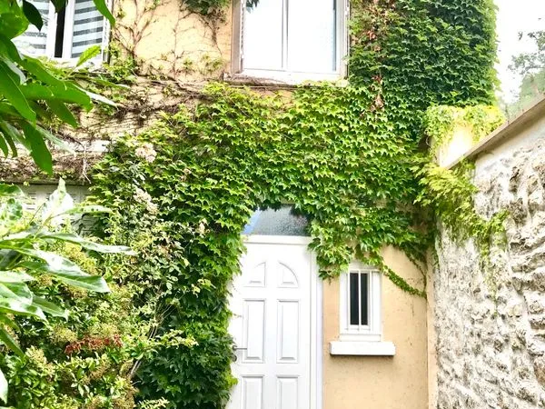 Studio Meublé proche RER A 