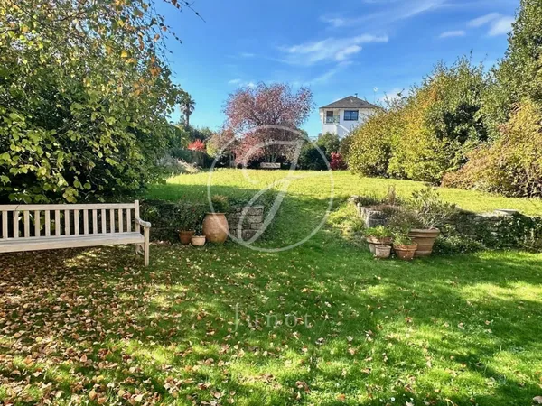Vannes - MORBIHAN- Grande maison familiale avec jardin et garage 