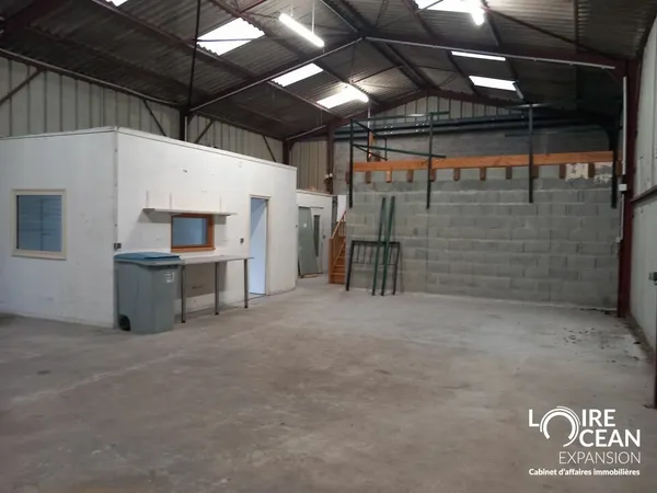 Local industriel 140 m² 