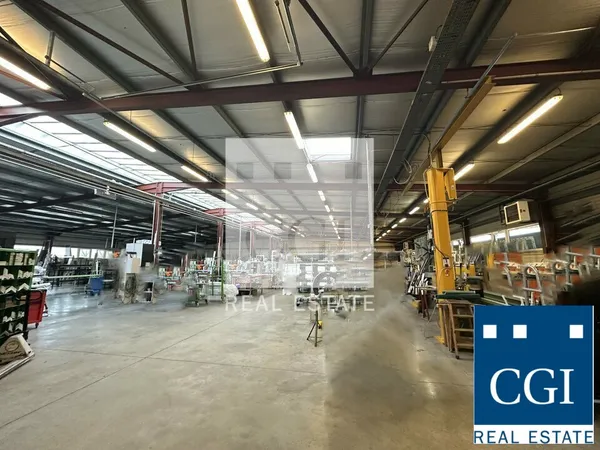 Local industriel 2500 m² 