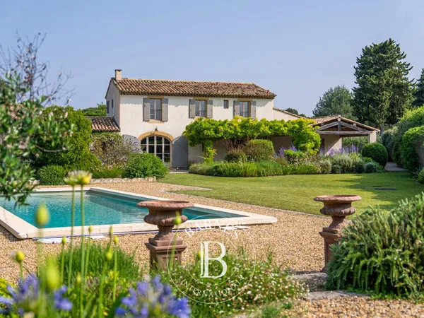SAINT REMY DE PROVENCE - MAISON PROVENCALE - 5 CHAMBRES - PISCINE 