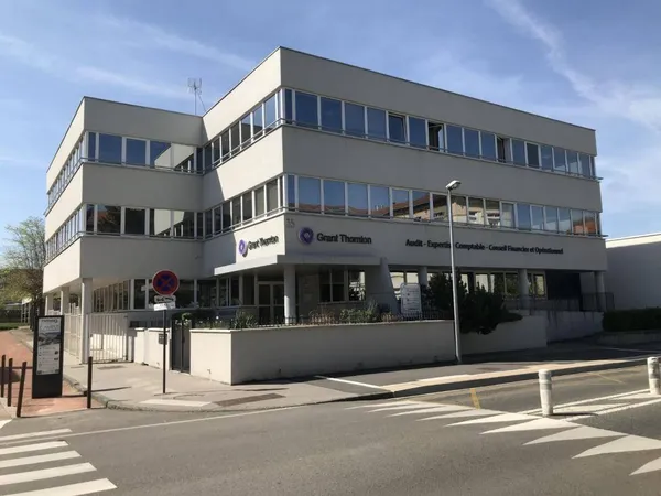Propriété 323 m² 
