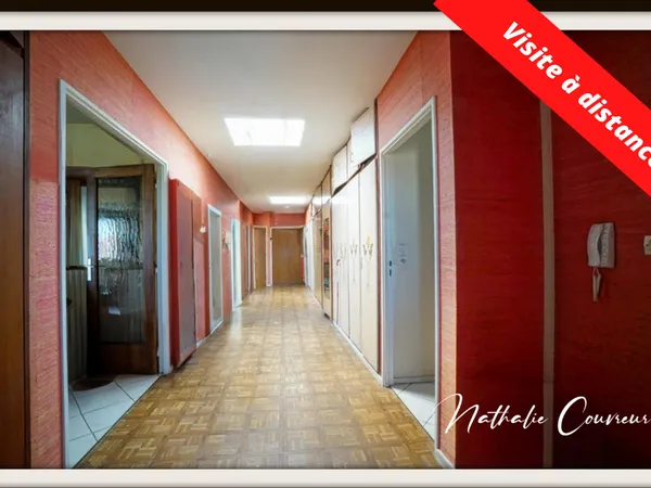 Appartement 178 m2 au dernier étage avec cave, garage et 2 p 