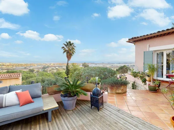 Villa 5 pièces 145 m² 