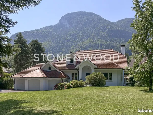 Maison 7 pièces 240 m² 