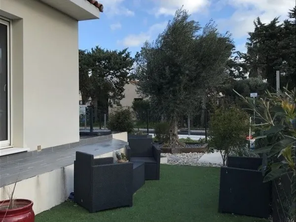 VILLA Récente sur terrain 3 Faces avec piscine, ... 
