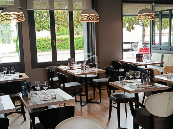 Restaurant 4 pièces 150 m² 