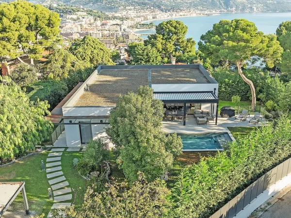 CAP MARTIN - LUXUEUSE VILLA NEUVE 