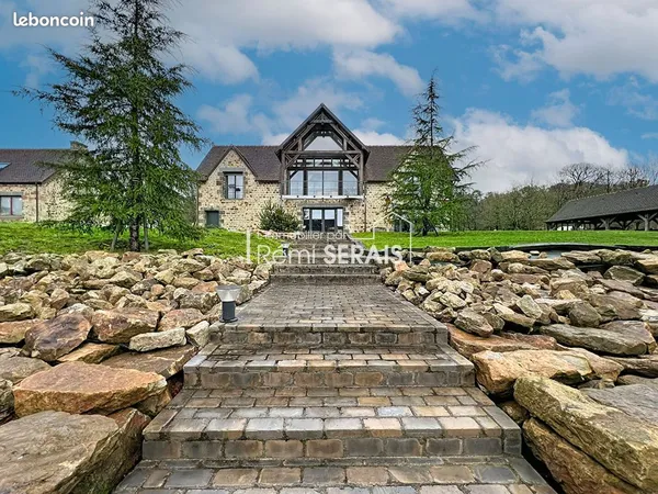 Propriété 8 pièces 593 m² 