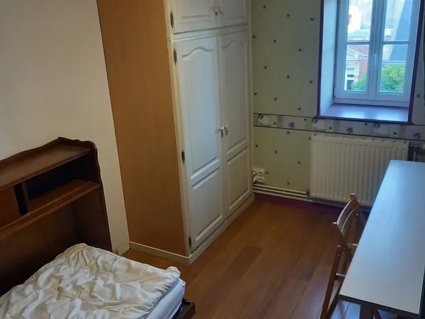 Loue chambre étudiante - 1 chambre + coins Repas SDB, 23m², Alençon (61) 