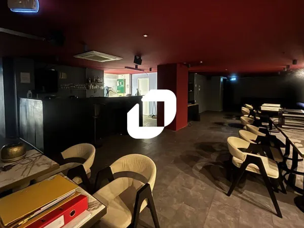Local commercial 211 m² 