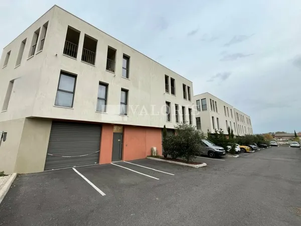 Local professionnel 73 m² 
