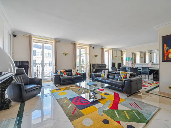Élégant appartement familial de 115m² quartier Chaussée-d'Antin / Saint-Lazare Paris 9ème 