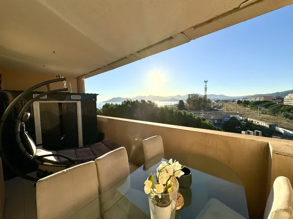 Appartement 2 pièces avec terrasse vue mer et parking 