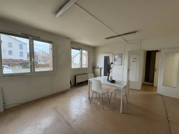 Local professionnel 2 pièces 150 m² 