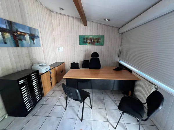 Bureau 5 pièces 66 m² 
