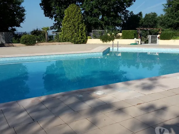 Maisonnette jumelée dans domaine sécurisé avec piscine 