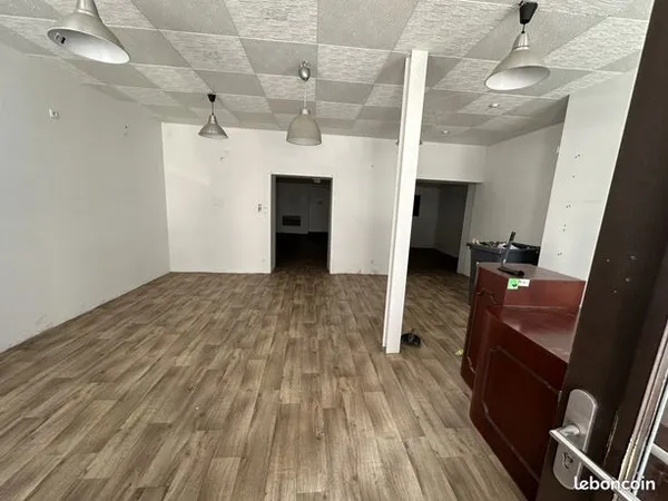 Local commercial 102 m² 