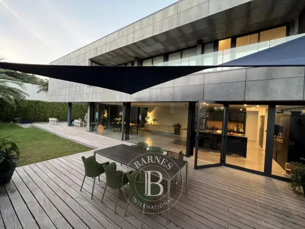 VENTE -MARSEILLE SAINT JULIEN -13012 -SUPERBE VILLA D'ARCHITECTE 