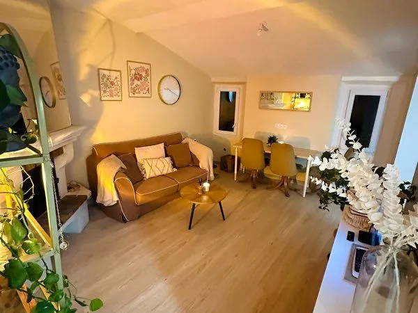 T2 meublé 47 m² Centre-ville Vue place des Savonniers 