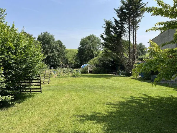 Boutique Vente Igé   75000€