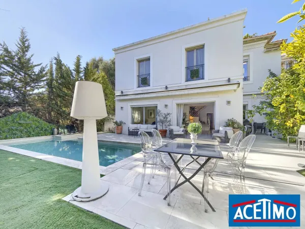 Maison 6 pièces 219 m² 