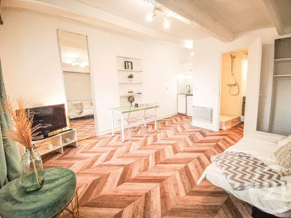 Studio 1 pièce 24 m² 