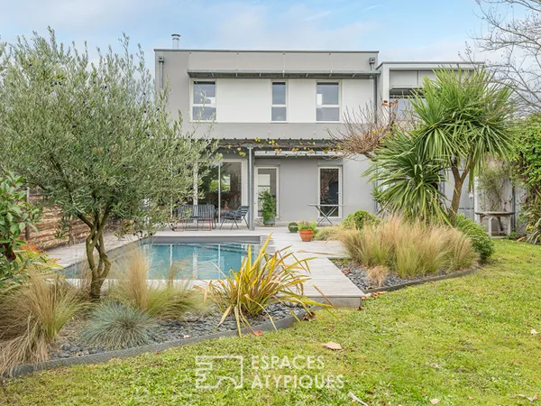 L'harmonie contemporaine au coeur de Caudéran avec piscine et garage 