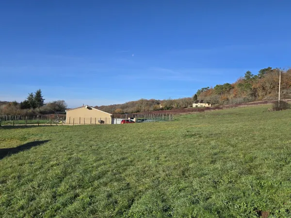 Terrain à bâtir de 2 600m2 