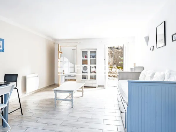 BIARRITZ ST CHARLES, au rdc d'une ancienne villa biarrotte, joli T2 intimiste avec cour privative, 