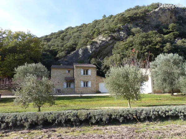 Magnifique maison en pierre, region de grignan, avec une vue magnifique 