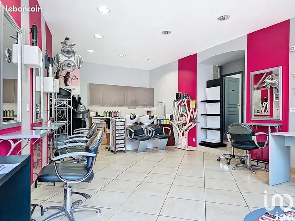 Boutique 55 m² BAGUER-MORVAN 