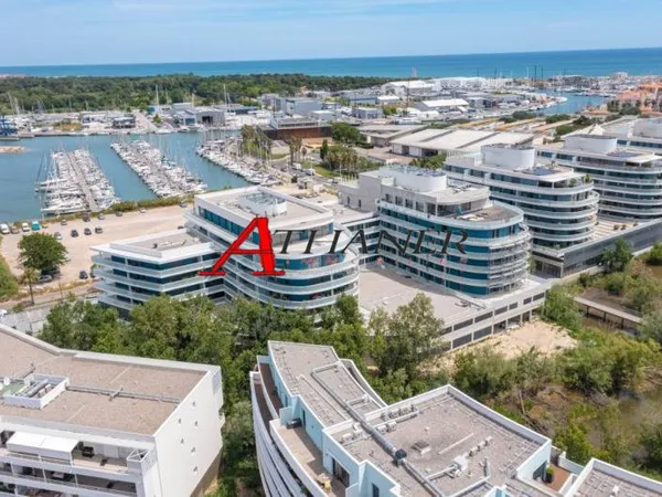 Appartement T3 - 67 m2 - Loggia avec vue sur le port - Garag 